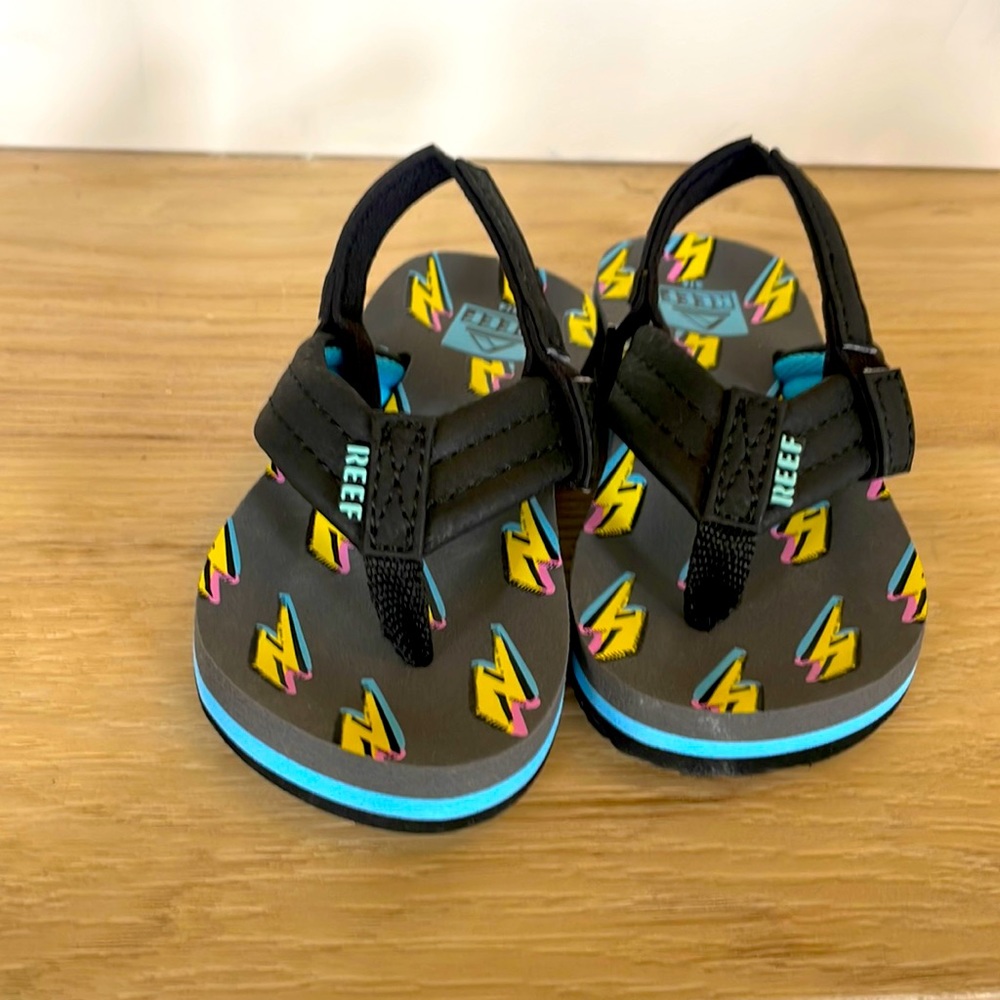 Us 3/4 little ahi reef flip flops